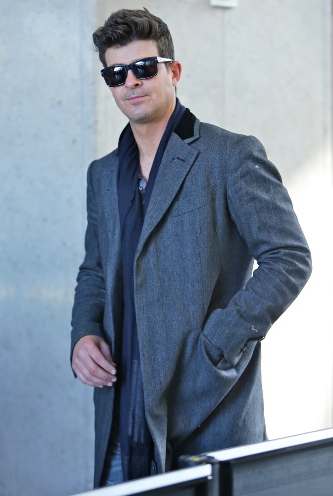 Robin Thicke;<br>Robin Thicke Arrive at LAX Airport