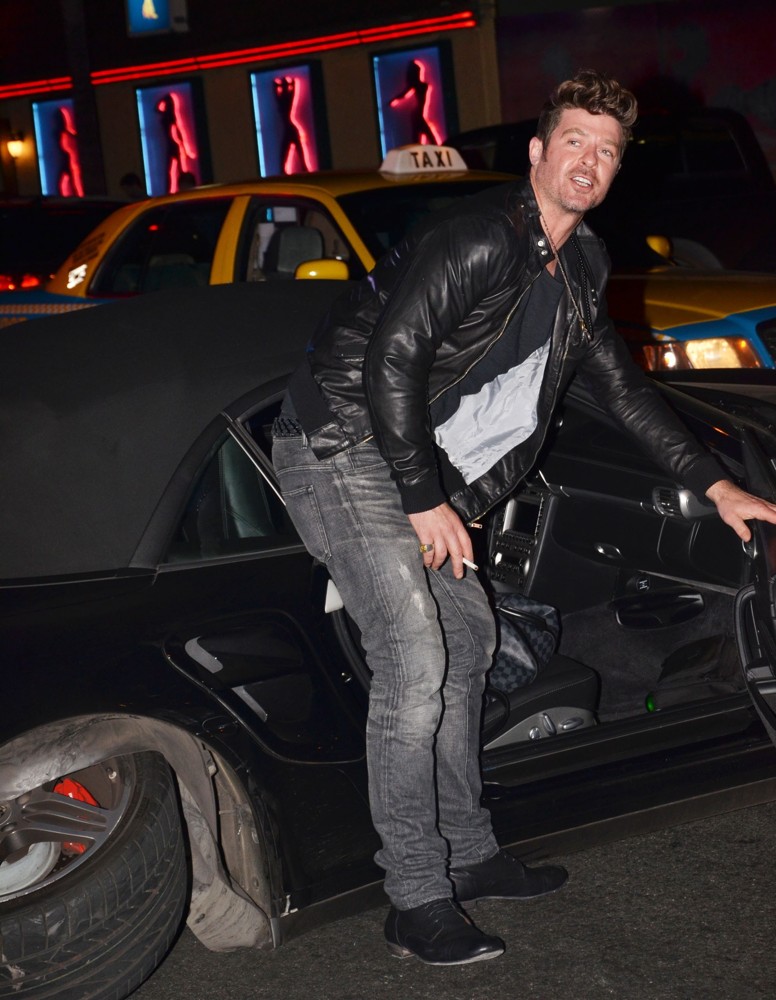 Robin Thicke;<br>Robin Thicke Gets A Ride from Cops After His Car Is Wrecked in A Shunt with Another Motorist