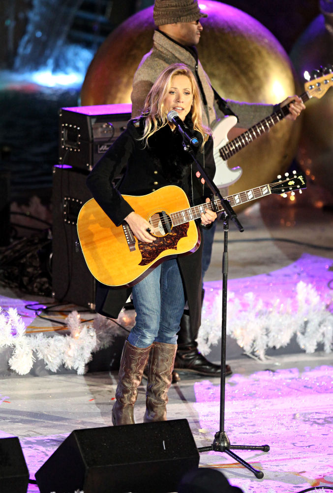 Sheryl Crow;<br>Celebrities Performs at The Rockefeller Center Christmas Tree Lighting