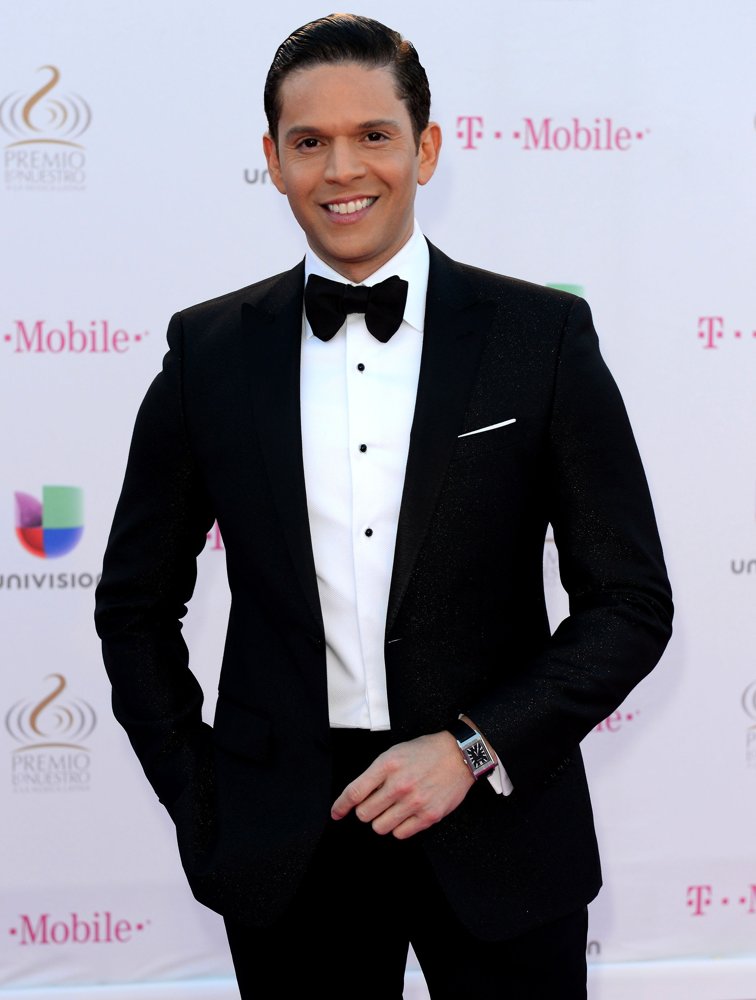 2015 Premio Lo Nuestro Awards - Arrivals