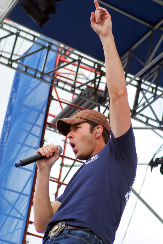 Rodney Atkins;<br>Rodney Atkins Performs at The 25th Anniversary KISS Country Chili Cookoff 2010