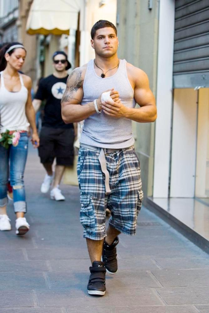 Ronnie Ortiz-Magro;<br>Ronnie Ortiz-Magro Applies a Bandage After Punching Mike 'The Situation'