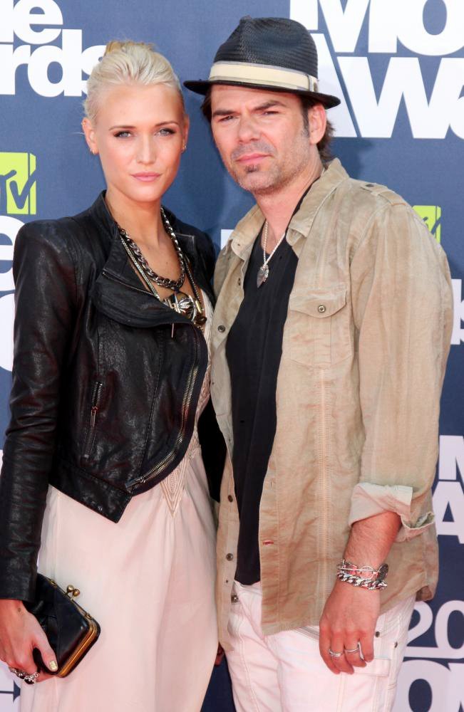 Pollyanna Rose;Billy Burke;<br>2011 MTV Movie Awards - Arrivals