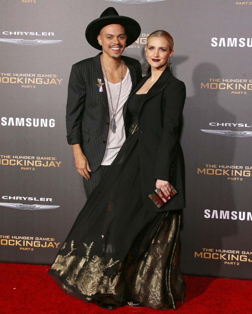 Evan Ross;Ashlee Simpson;<br>Premiere of Lionsgate's The Hunger Games: Mockingjay, Part 2 - Arrivals