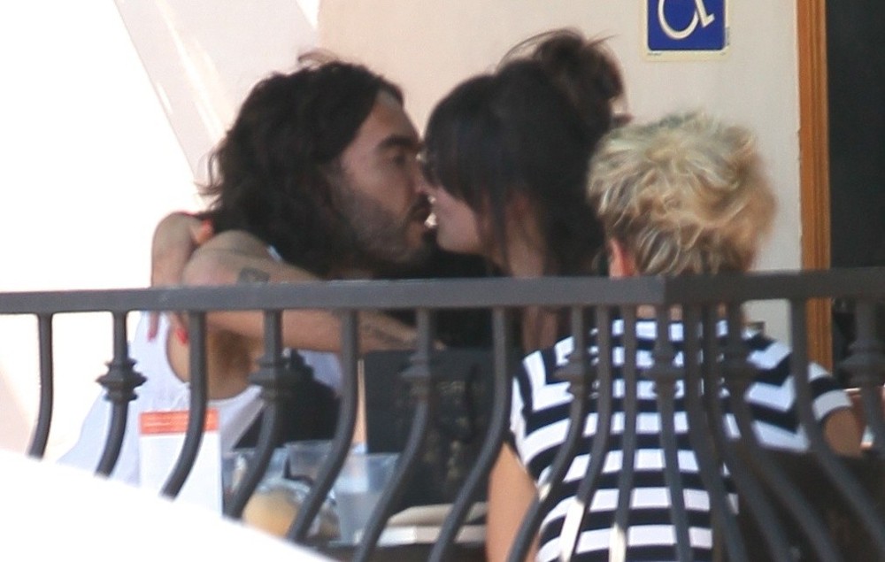 Russell Brand;<br>Russell Brand at Urth Caffe with Friends