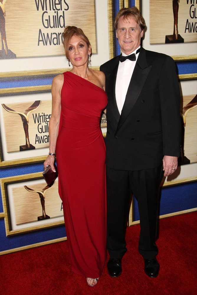 S. Leigh Savidge;<br>2016 Writers Guild Awards - Arrivals