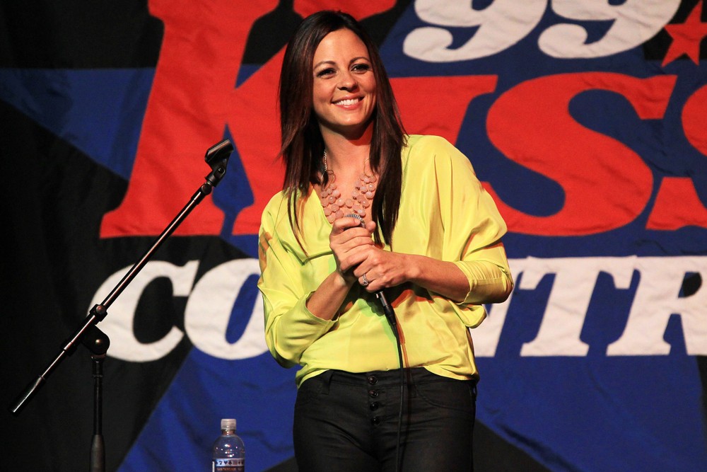 Sara evans picture 26 sara evans performs at the 99 9 kiss country