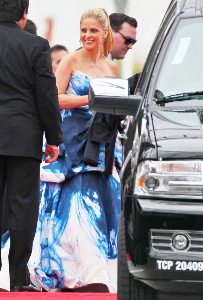 Sarah Michelle Gellar;<br>The 69th Annual Golden Globe Awards - Arrivals
