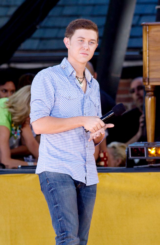 Scotty McCreery;<br>American Idol Season 10 Cast Performs on ABC's Good Morning America as Part of Their Summer Concert