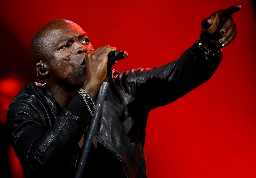 Seal;<br>Seal Performing