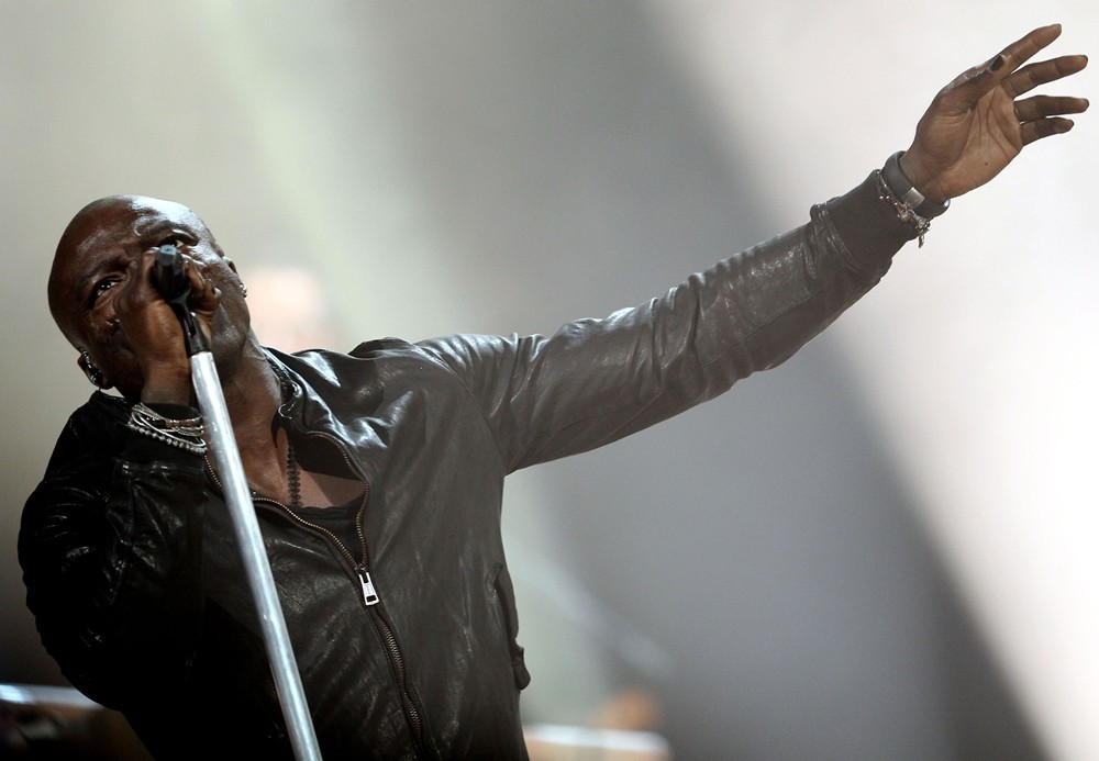 Seal;<br>Seal Performing