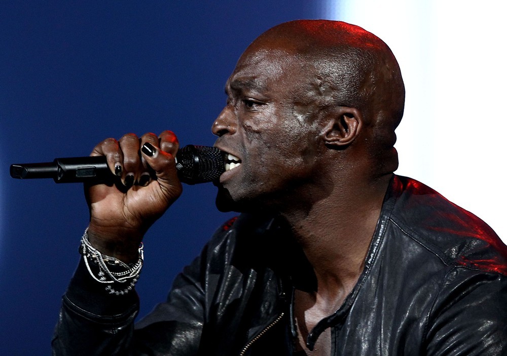 Seal;<br>Seal Performing