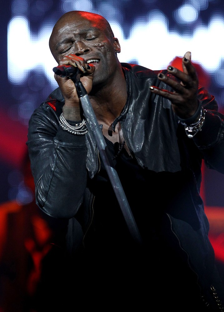 Seal;<br>Seal Performing