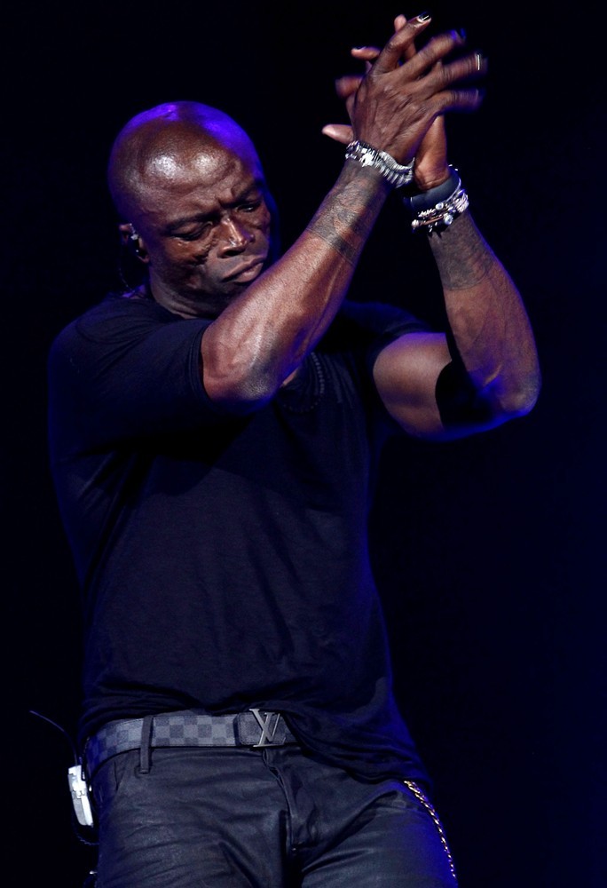 Seal;<br>Seal Performing