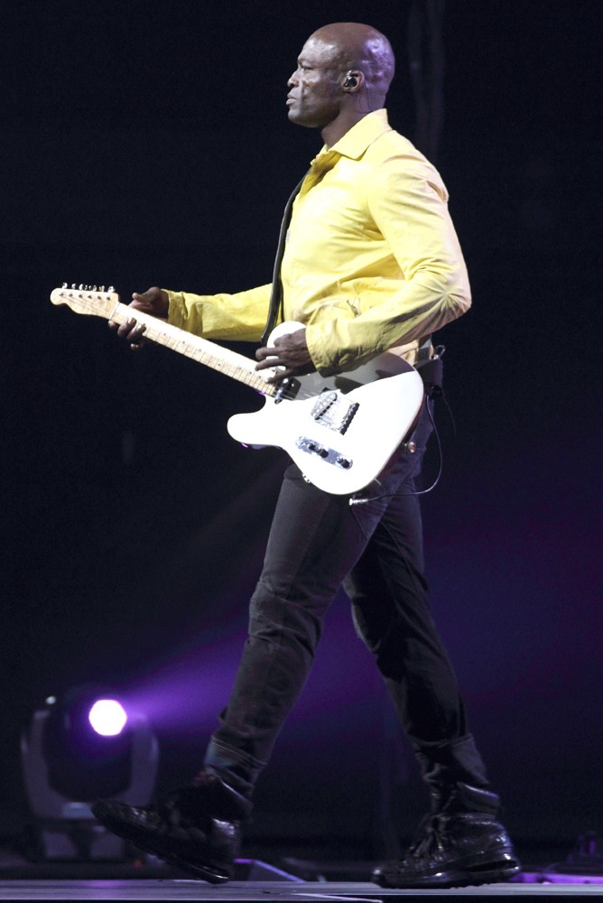 Seal;<br>Seal Performs Live