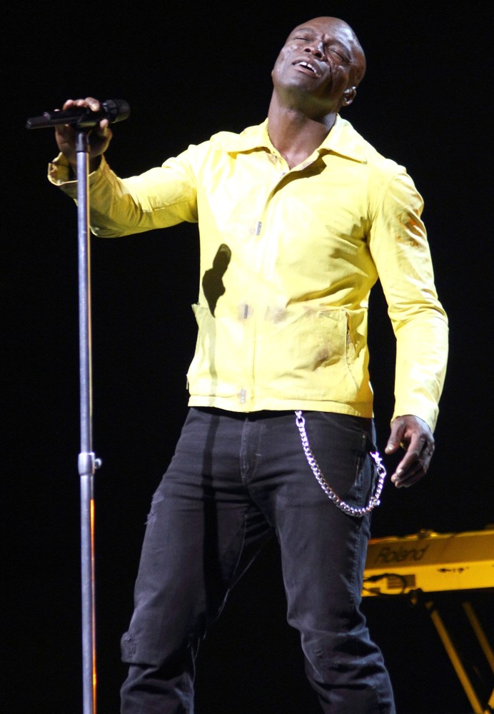 Seal;<br>Seal Performs Live