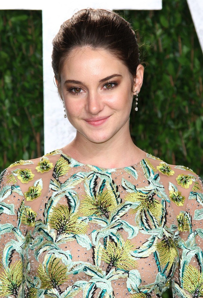 Shailene Woodley;<br>2012 Vanity Fair Oscar Party - Arrivals