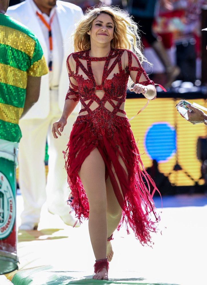 Video Shakira Performs 'La La La' at World Cup's Closing Ceremony