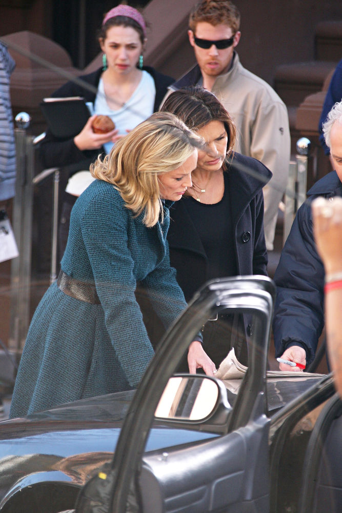 Pics: Sharon Stone Back on the Set of 'Law and Order: SVU'