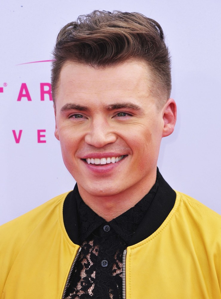 shawn hook picture 9 2017 billboard music awards arrivals shawn hook picture 9 2017 billboard music awards arrivals