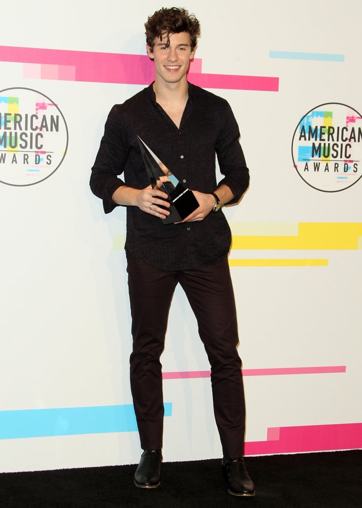 Shawn Mendes;<br>2017 American Music Awards - Press Room