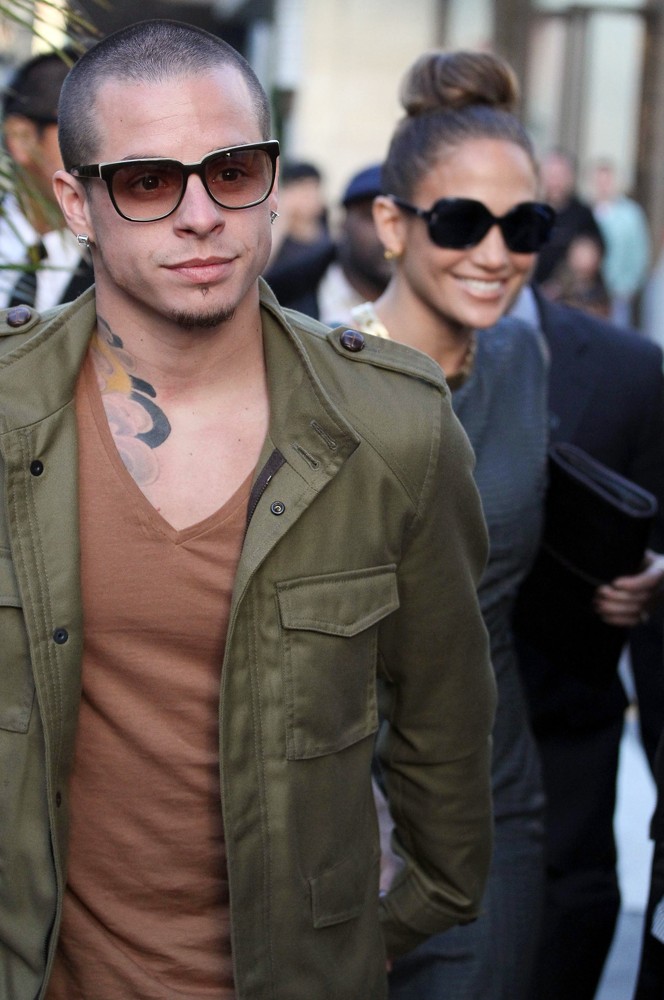 Casper Smart;Jennifer Lopez;<br>The Grand Opening of Robert Earl's Planet Dailies-Mixology 101