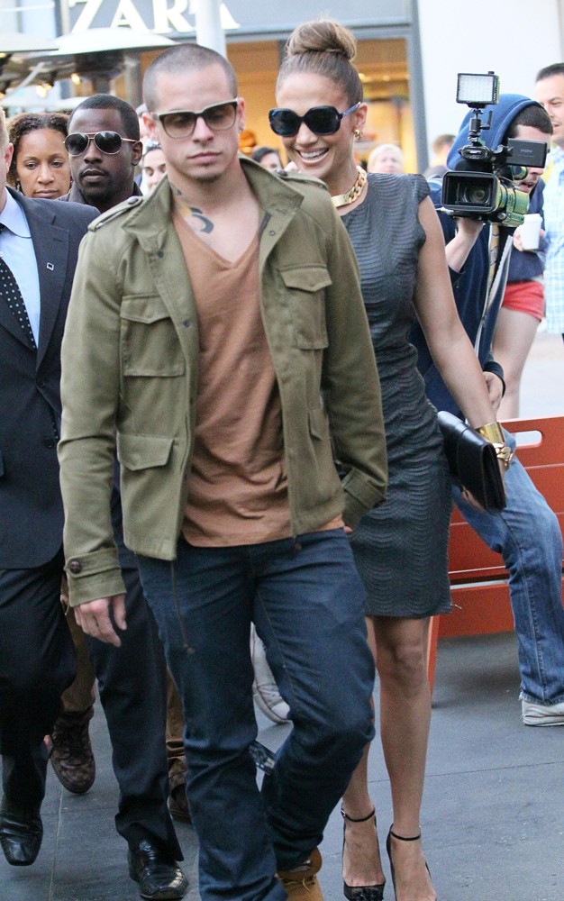 Casper Smart;Jennifer Lopez;<br>The Grand Opening of Robert Earl's Planet Dailies-Mixology 101