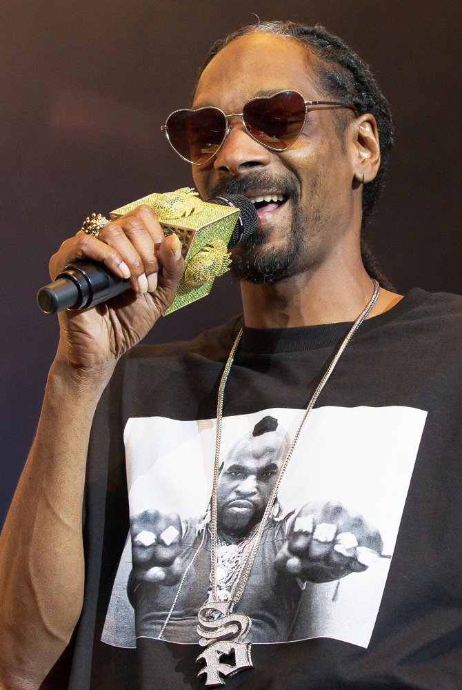 Snoop Dogg<br>Snoop Dogg Performs Live