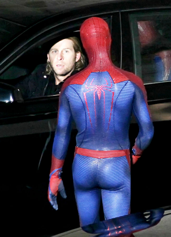 New Set Photos 'SpiderMan' Filming Fighting Scene