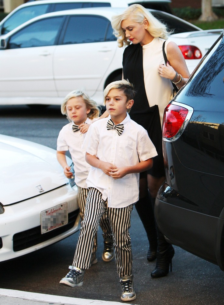 Gwen Stefani Takes Her Sons to A Christmas Eve Church Service