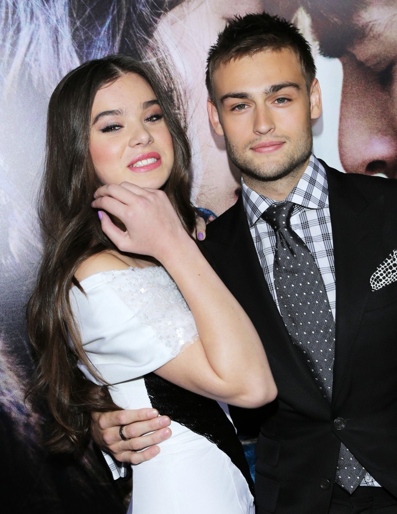 Hailee steinfeld dating douglas booth