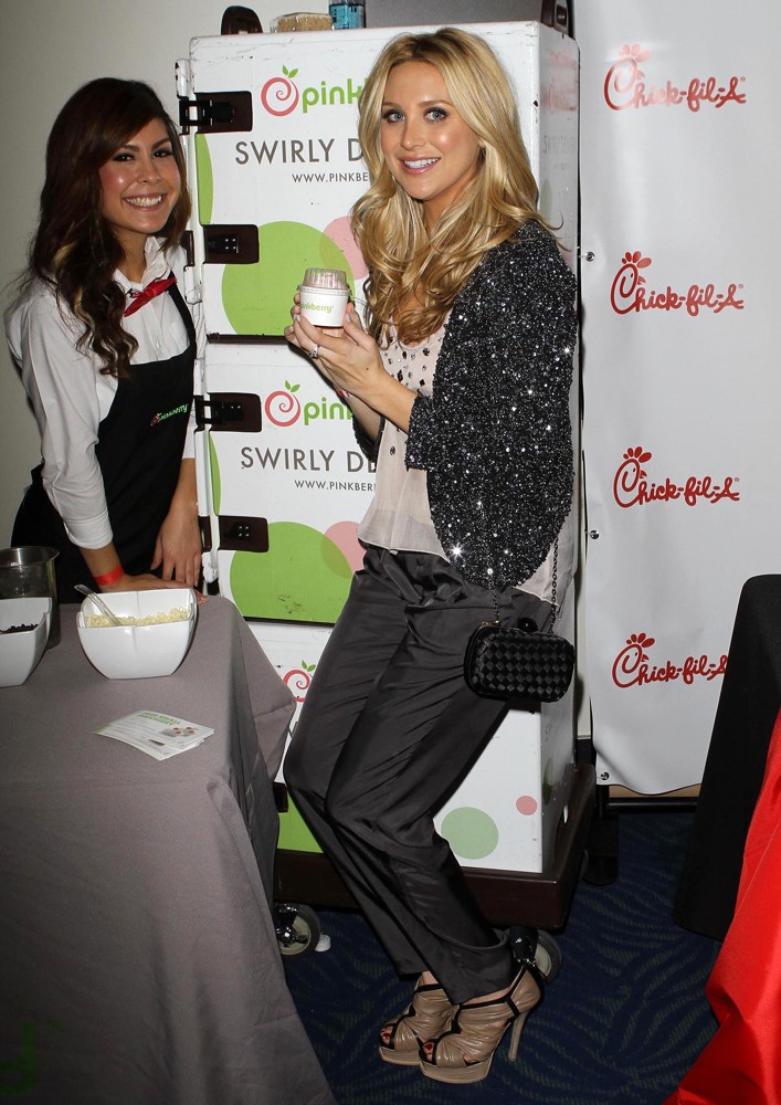 Stephanie Pratt;<br>102.7 KIIS FM's Jingle Ball 2011 - Gifting Lounge