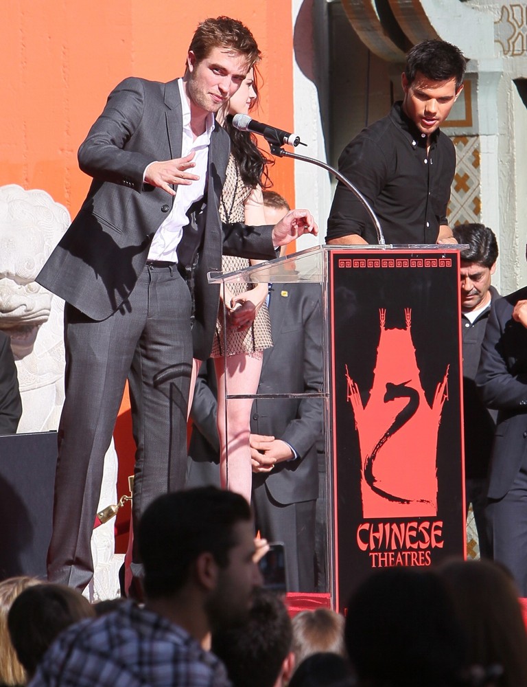 Robert Pattinson;Kristen Stewart;Taylor Lautner;<br>Stars of The Twilight Saga Films Are Honoured with A Hand and Footprint Ceremony