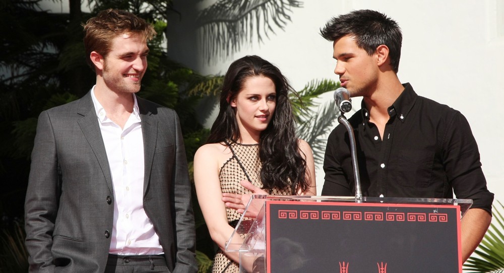Robert Pattinson;Kristen Stewart;Taylor Lautner;<br>Stars of The Twilight Saga Films Are Honoured with A Hand and Footprint Ceremony