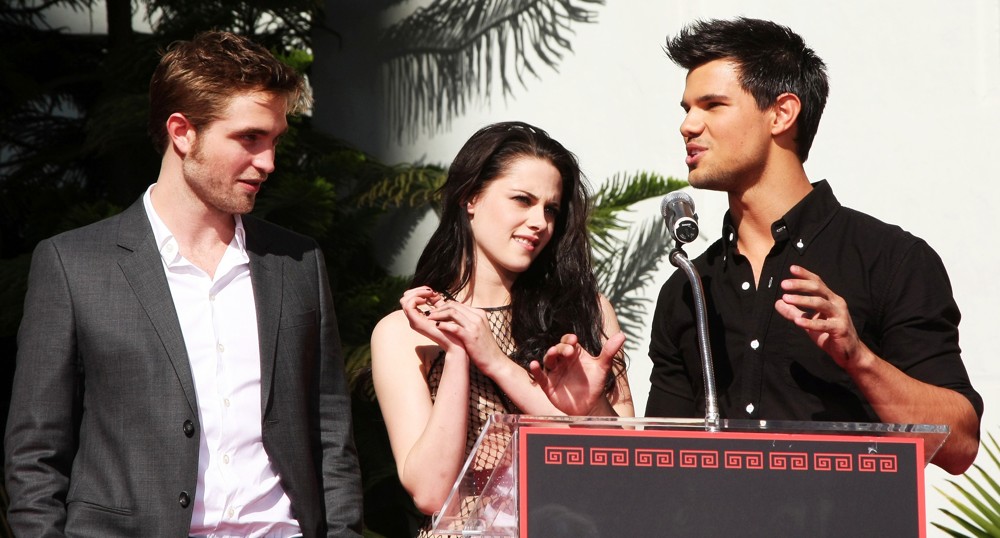 Robert Pattinson;Kristen Stewart;Taylor Lautner;<br>Stars of The Twilight Saga Films Are Honoured with A Hand and Footprint Ceremony