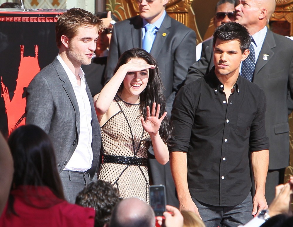 Robert Pattinson;Kristen Stewart;Taylor Lautner;<br>Stars of The Twilight Saga Films Are Honoured with A Hand and Footprint Ceremony