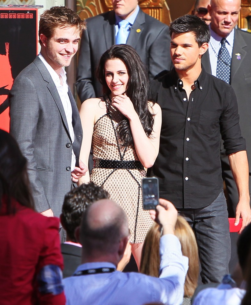 Robert Pattinson;Kristen Stewart;Taylor Lautner;<br>Stars of The Twilight Saga Films Are Honoured with A Hand and Footprint Ceremony