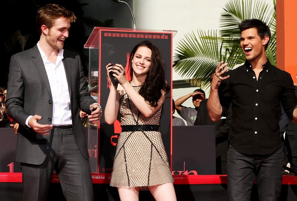 Robert Pattinson;Kristen Stewart;Taylor Lautner;<br>Stars of The Twilight Saga Films Are Honoured with A Hand and Footprint Ceremony