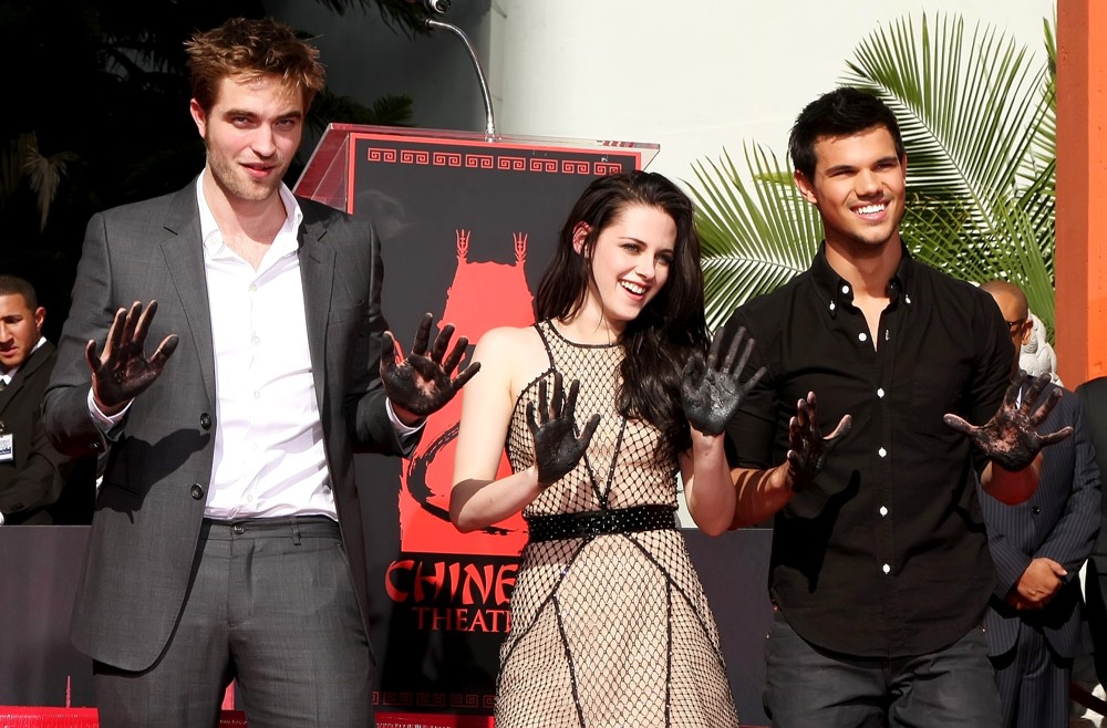 Robert Pattinson;Kristen Stewart;Taylor Lautner;<br>Stars of The Twilight Saga Films Are Honoured with A Hand and Footprint Ceremony