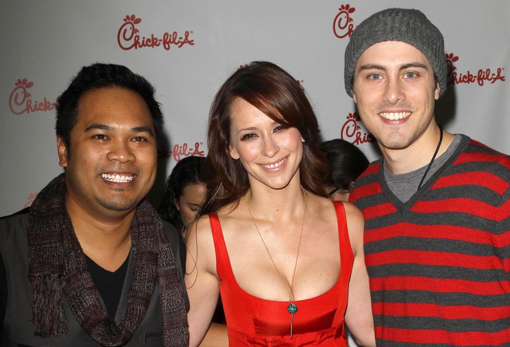 Manny Streetz;Jennifer Love Hewitt;<br>102.7 KIIS FM's Jingle Ball 2011 - Gifting Lounge