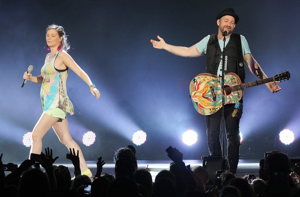 Sugarland;<br>Sugarland Perform During The In Your Hands Tour