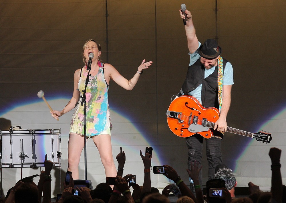 Sugarland;<br>Sugarland Perform During The In Your Hands Tour