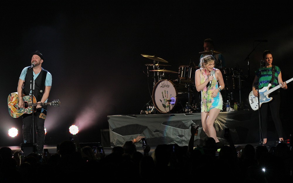 Sugarland;<br>Sugarland Perform During The In Your Hands Tour