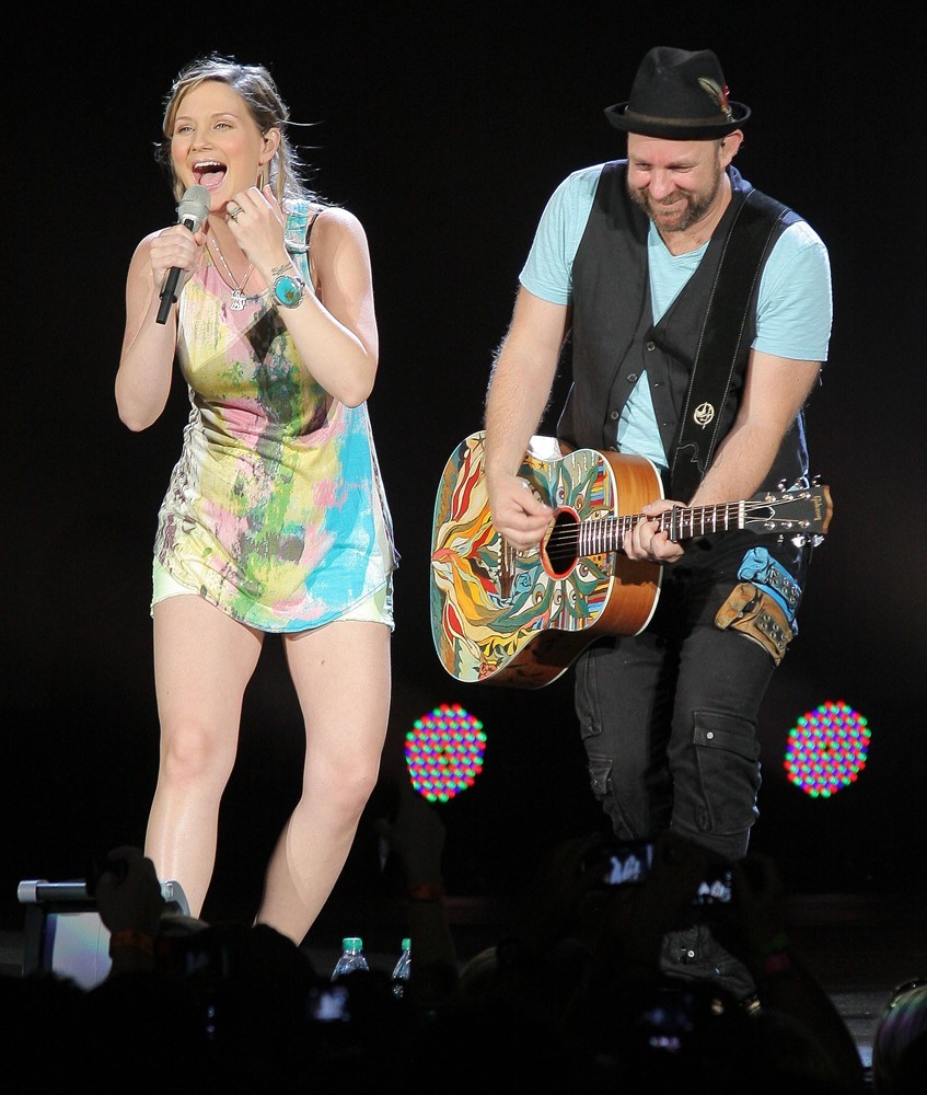 Sugarland;<br>Sugarland Perform During The In Your Hands Tour
