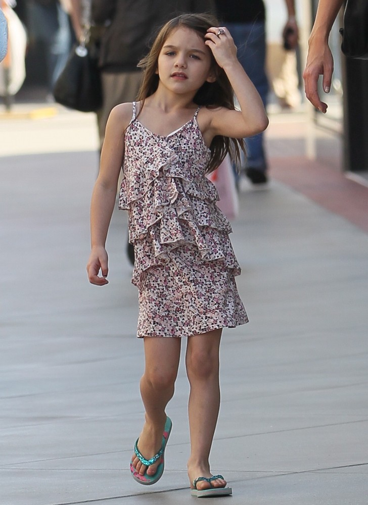Suri Cruise;<br>Suri Cruise and Her Mother Shop at Toys R Us
