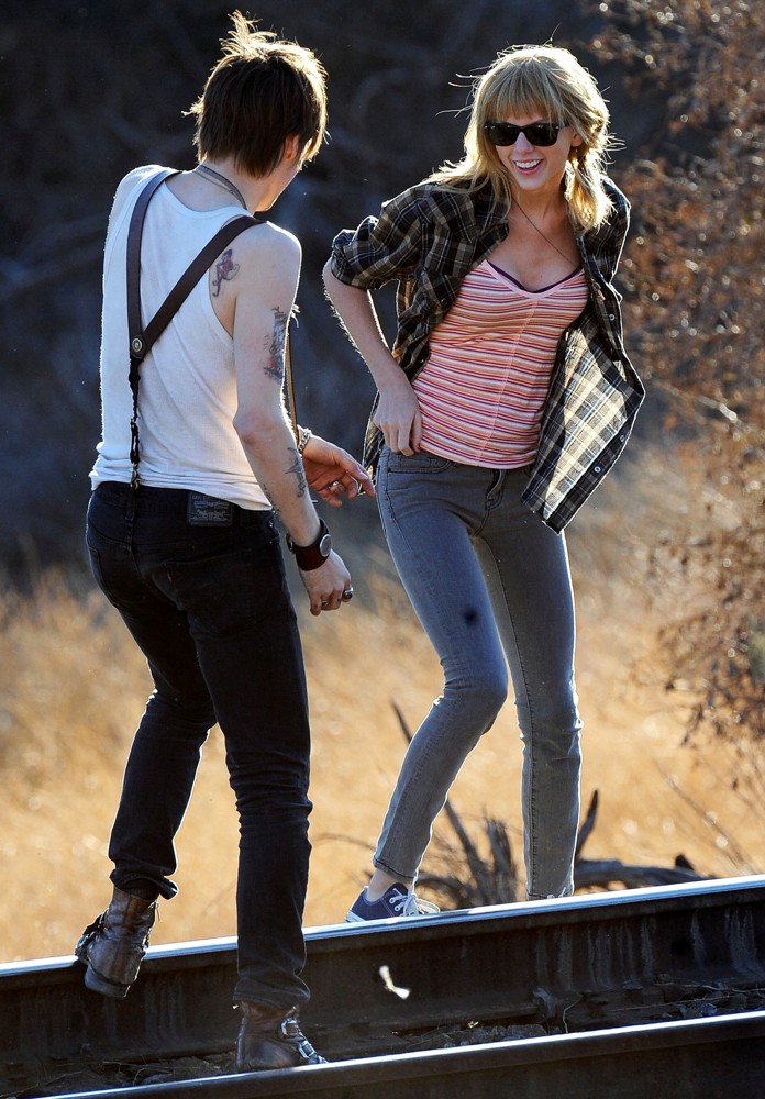 Reeve Carney;Taylor Swift;<br>The Second Day of Filming Music Video I Knew You Were Trouble