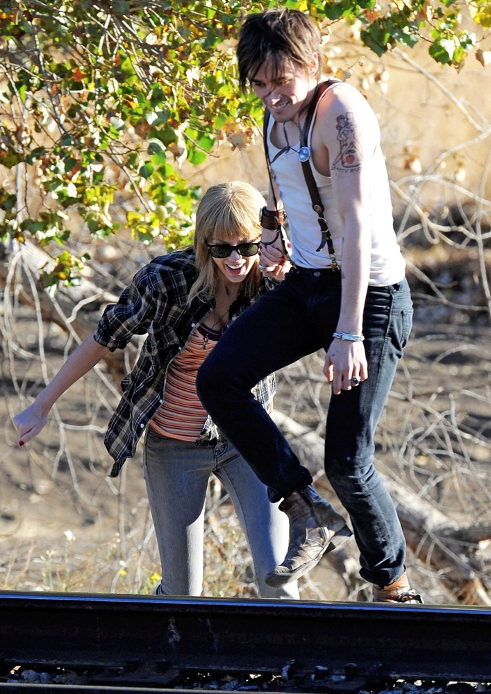 Taylor Swift;Reeve Carney;<br>The Second Day of Filming Music Video I Knew You Were Trouble