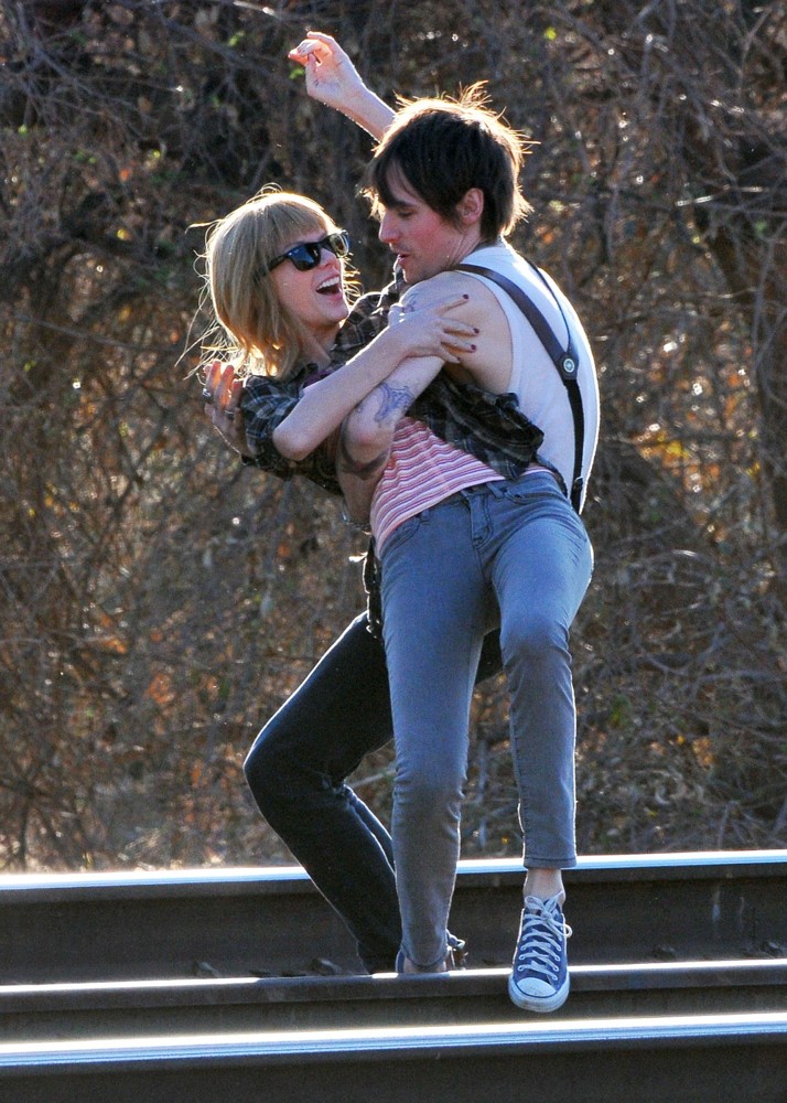Taylor Swift;Reeve Carney;<br>The Second Day of Filming Music Video I Knew You Were Trouble