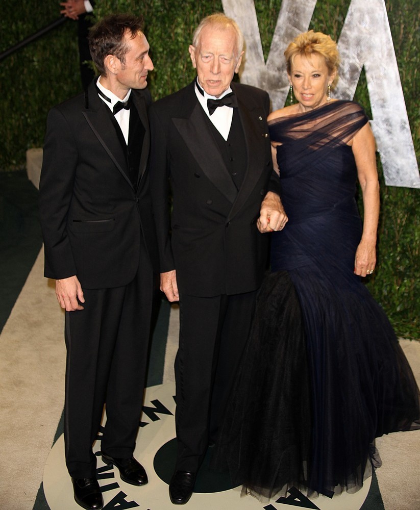 Max von Sydow;Catherine Brelet;<br>2012 Vanity Fair Oscar Party - Arrivals