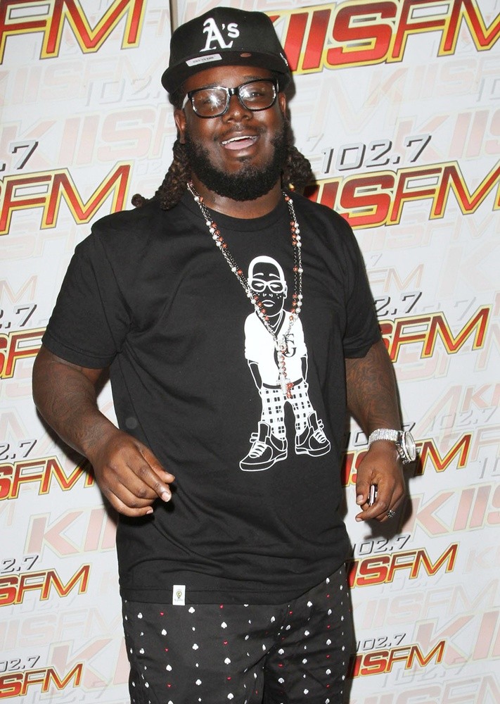 102.7 KIIS-FM Host Gifting Lounge in Honor of The 13th Annual Fox Teen Choice Awards